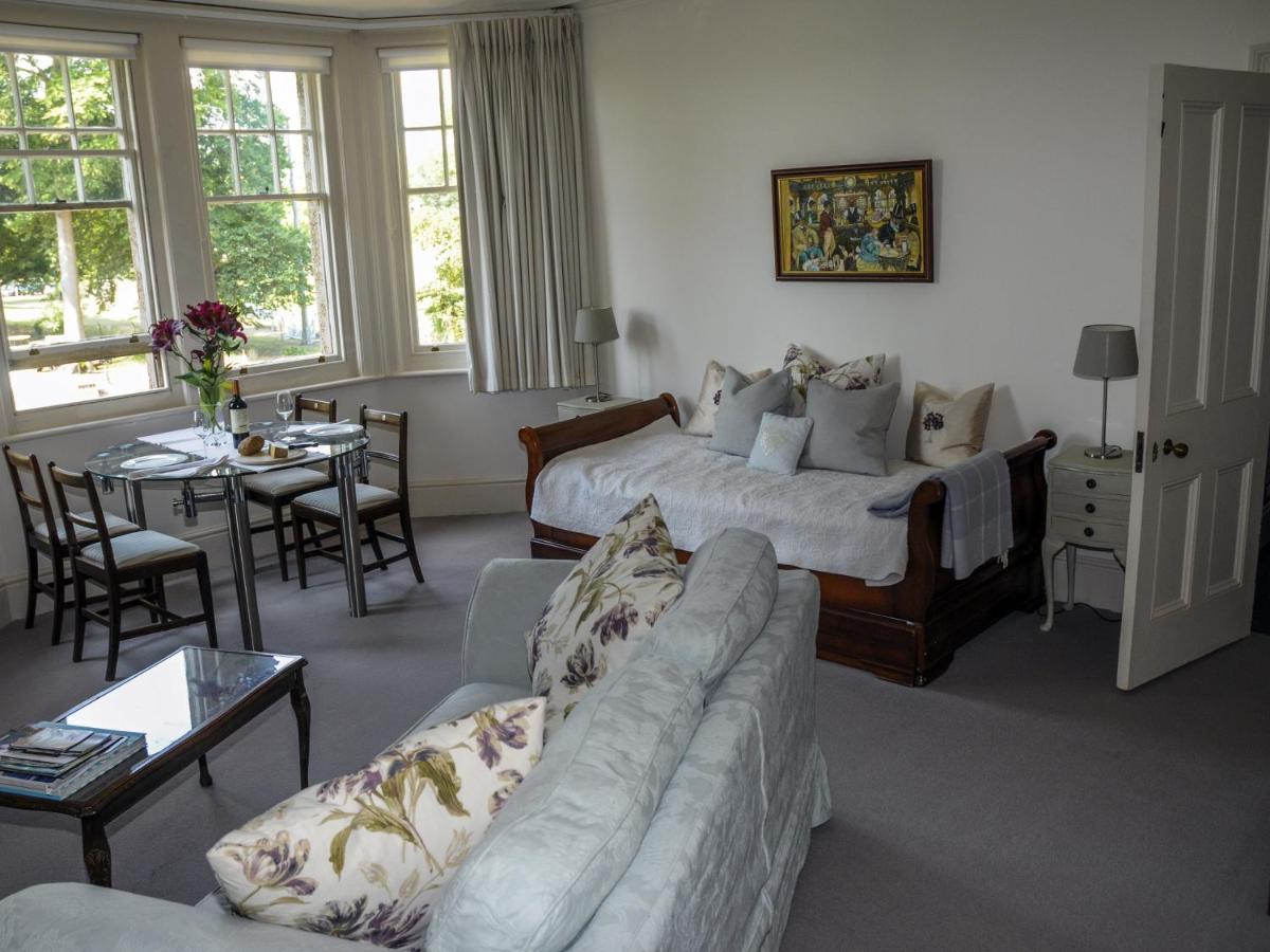 Saffrons Apartment อีสต์บอร์น ภายนอก รูปภาพ