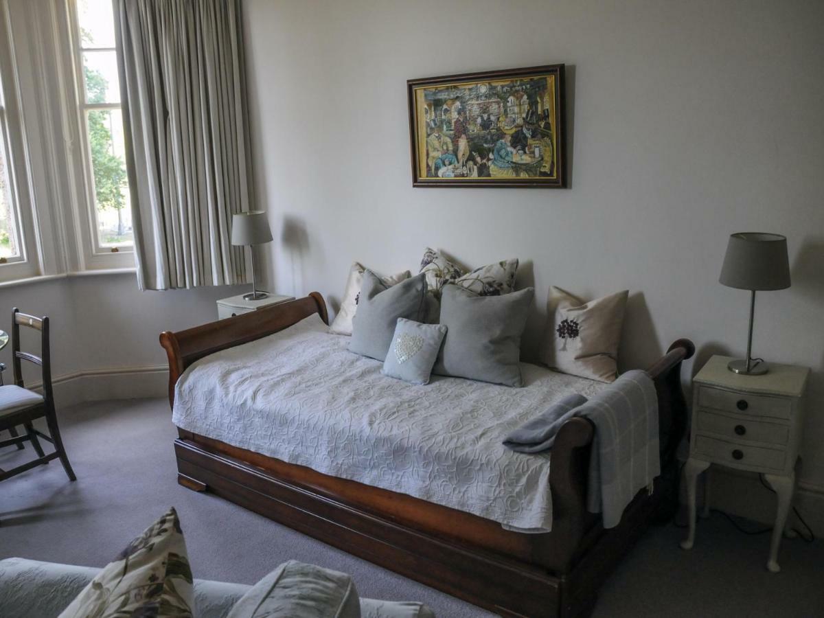 Saffrons Apartment อีสต์บอร์น ภายนอก รูปภาพ